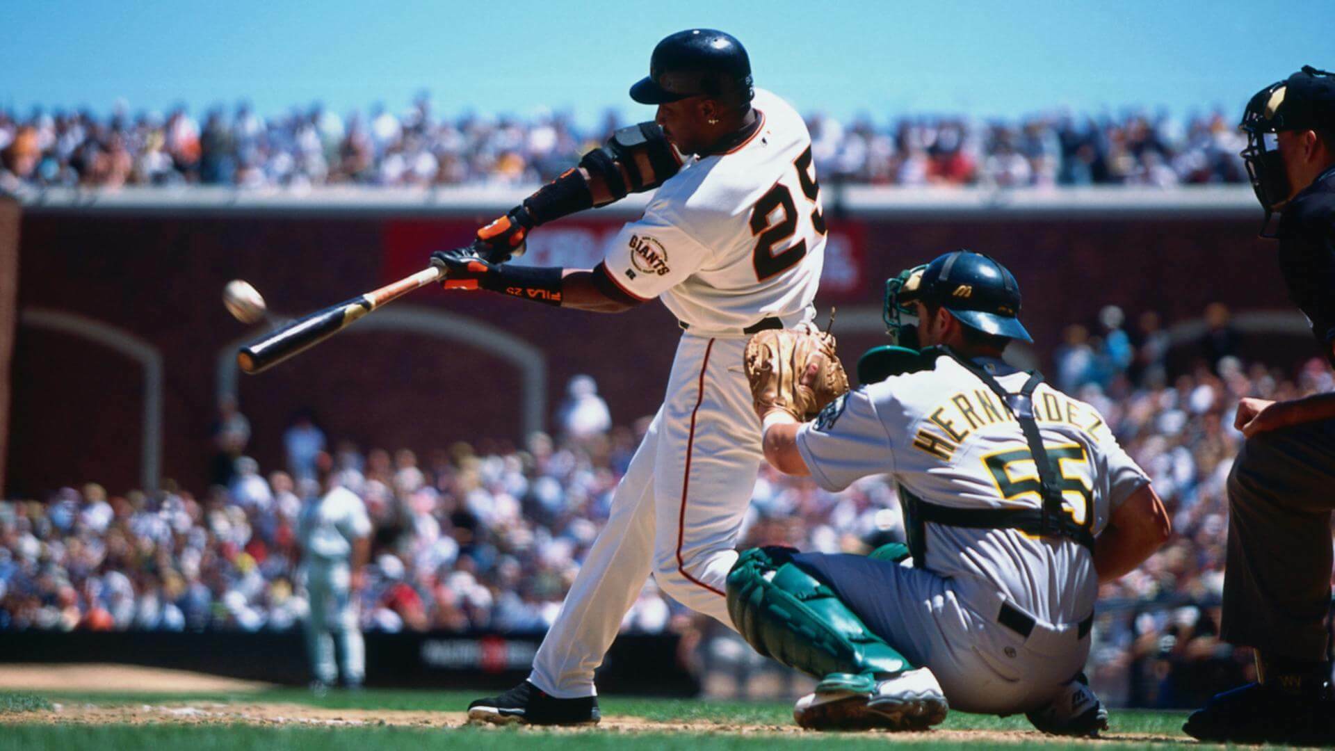 Barry-Bonds-connects-June-2001-Brad-Mangin-1